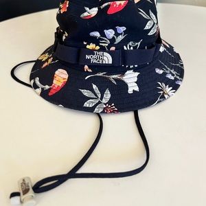 The North Face perfect condition bucket hat